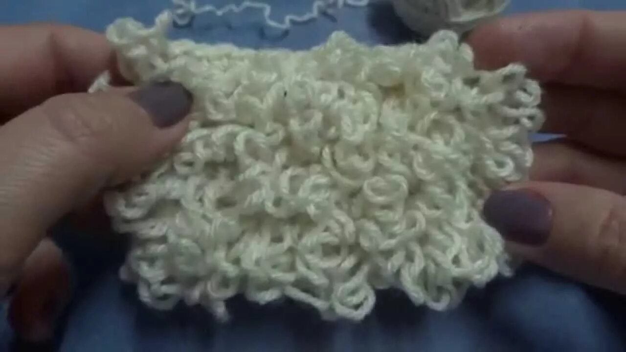 Мочалка по кругу с вытянутыми петлями. Вытянутые петли крючком видео урок. Вязание мочалки крючком с вытянутыми петлями. Вязаная мочалка крючком с вытянутыми петлями. Вытянутые петли крючком для мочалки.