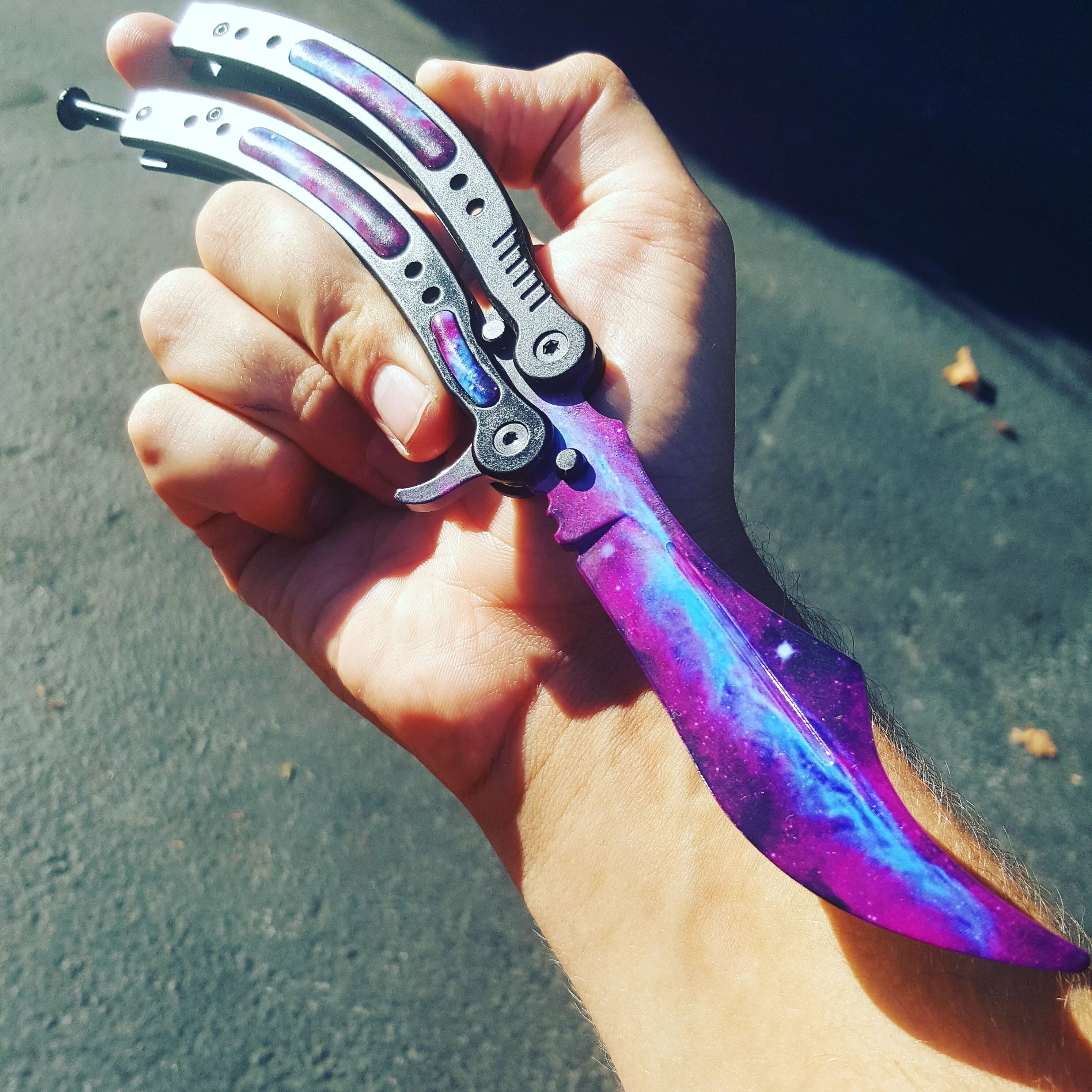 Керамбит фейд кс 16. Ножи бабочки и керамбиты. Керамбит радужный градиент. Ножи бабочки и керамбиты. Алиса покажи ножи.