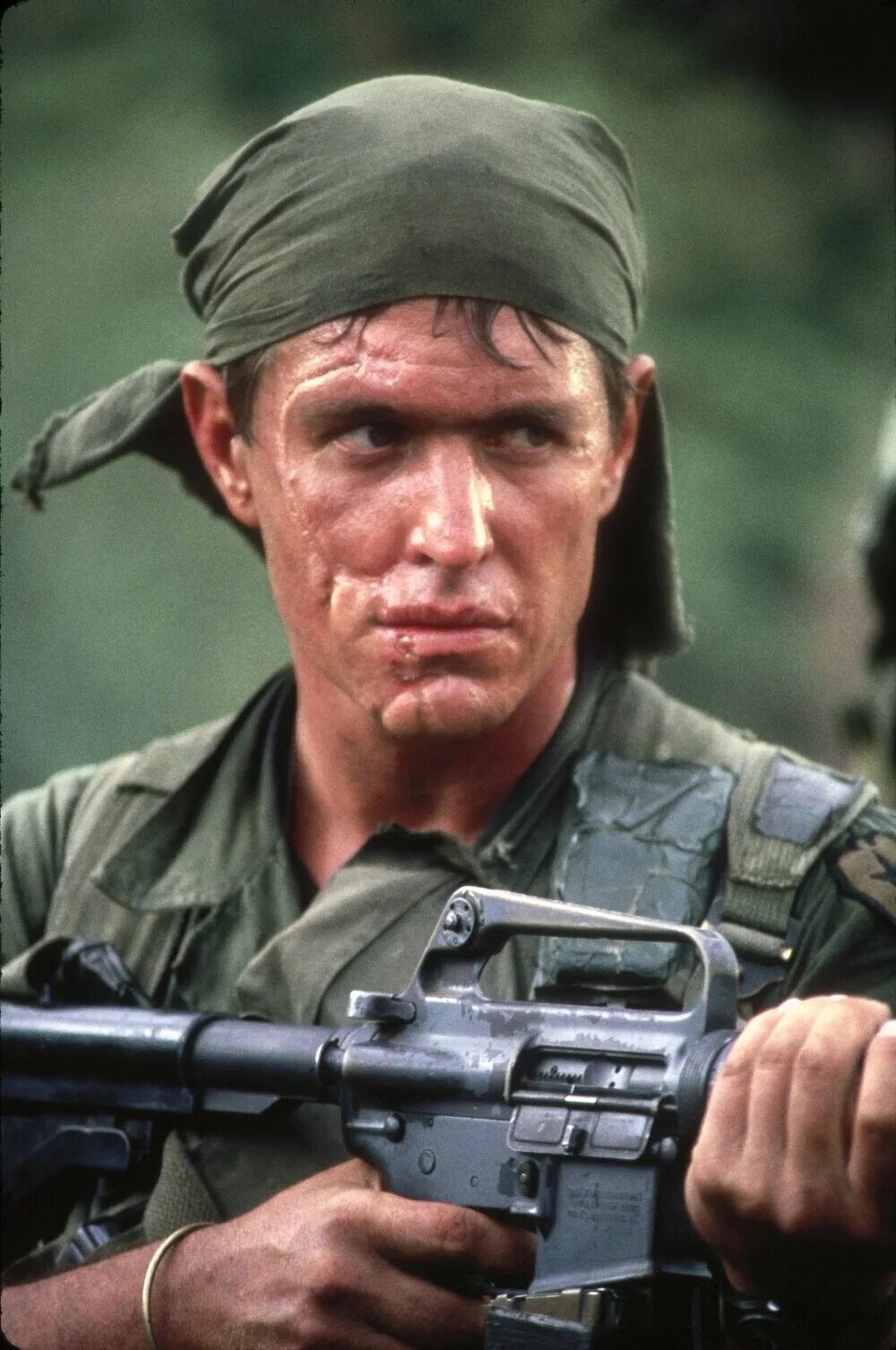 том беренджер взвод 1986. оливер стоун взвод. уиллем дефо взвод. взвод фильм 1986. том беренджер взвод 1986.