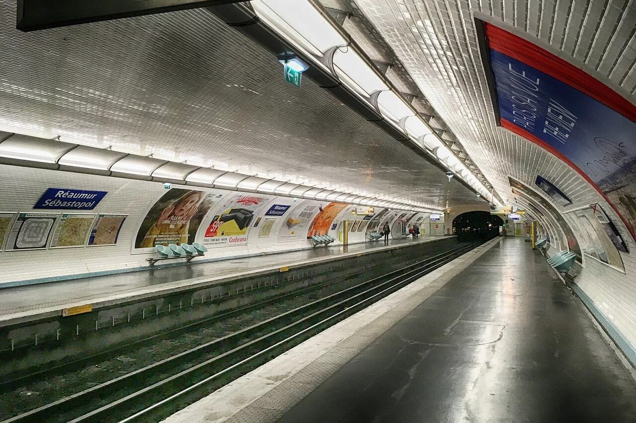 Сайт метро. Метро Парижа. Станции метро Парижа. Станции метро Франции. Метро абес Париж.