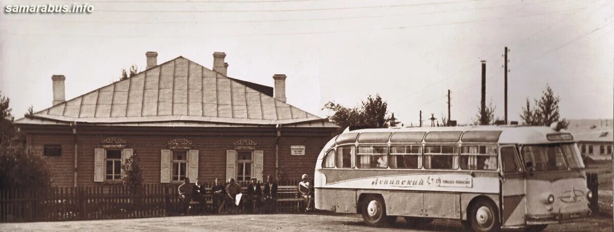 Дом музей Ленина в Алакаевке. Автобусы 50 лет назад. Дом из автобуса 50 годов. Автобусы 50 годов. Автобусы куйбышев 3