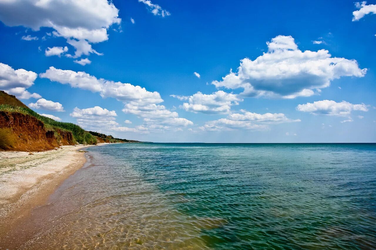 Моря атлантического океана азовское. Азовское море. Берег Азовского моря Украины. Азов берег. Дикий берег на Азовском море.