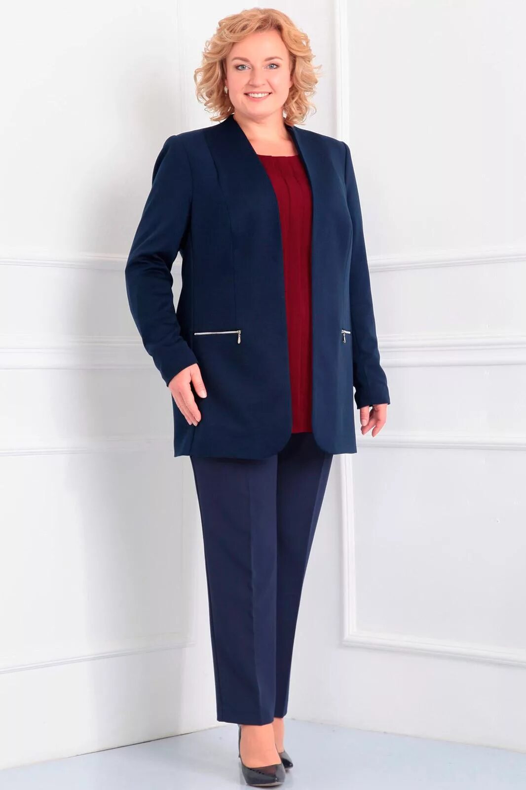 Деловой брючный костюм для женщин 50 плюс. Костюм женский с юбкой. Брючный костюм женский для полных. Костюм брючный лакона. Классические костюмы для полных женщин.