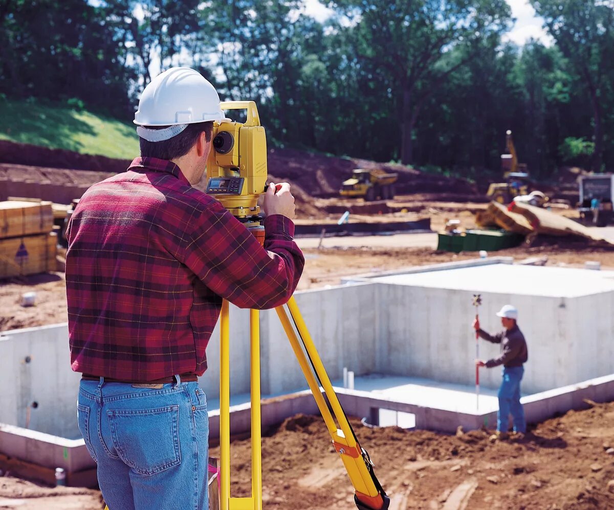 Разметка участка. Подготовительные работы в строительстве. Нивелир для фундамента. Геодезия фундамента. Геодезическое сопровождение монтажа стен подвала.