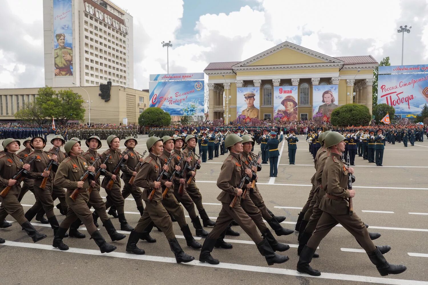 5 мая 2016 г. Парад Победы Ставрополь. День Победы Ставрополь. Ставрополь парад 9 мая. Ставрополь парад 2016.