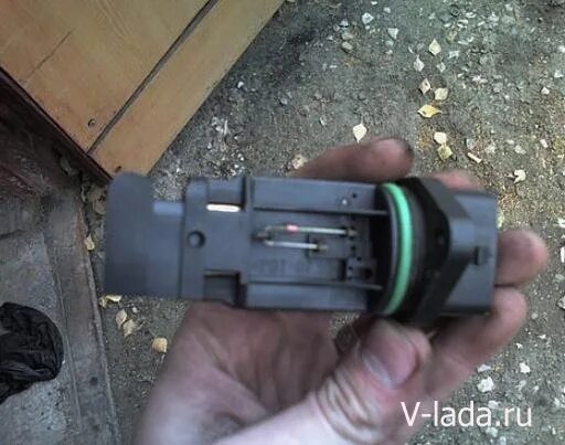 Как почистить датчик дмрв на ваз. Чистка дмрв ваз 2112. датчик массового расхода воздуха ваз 2111.
