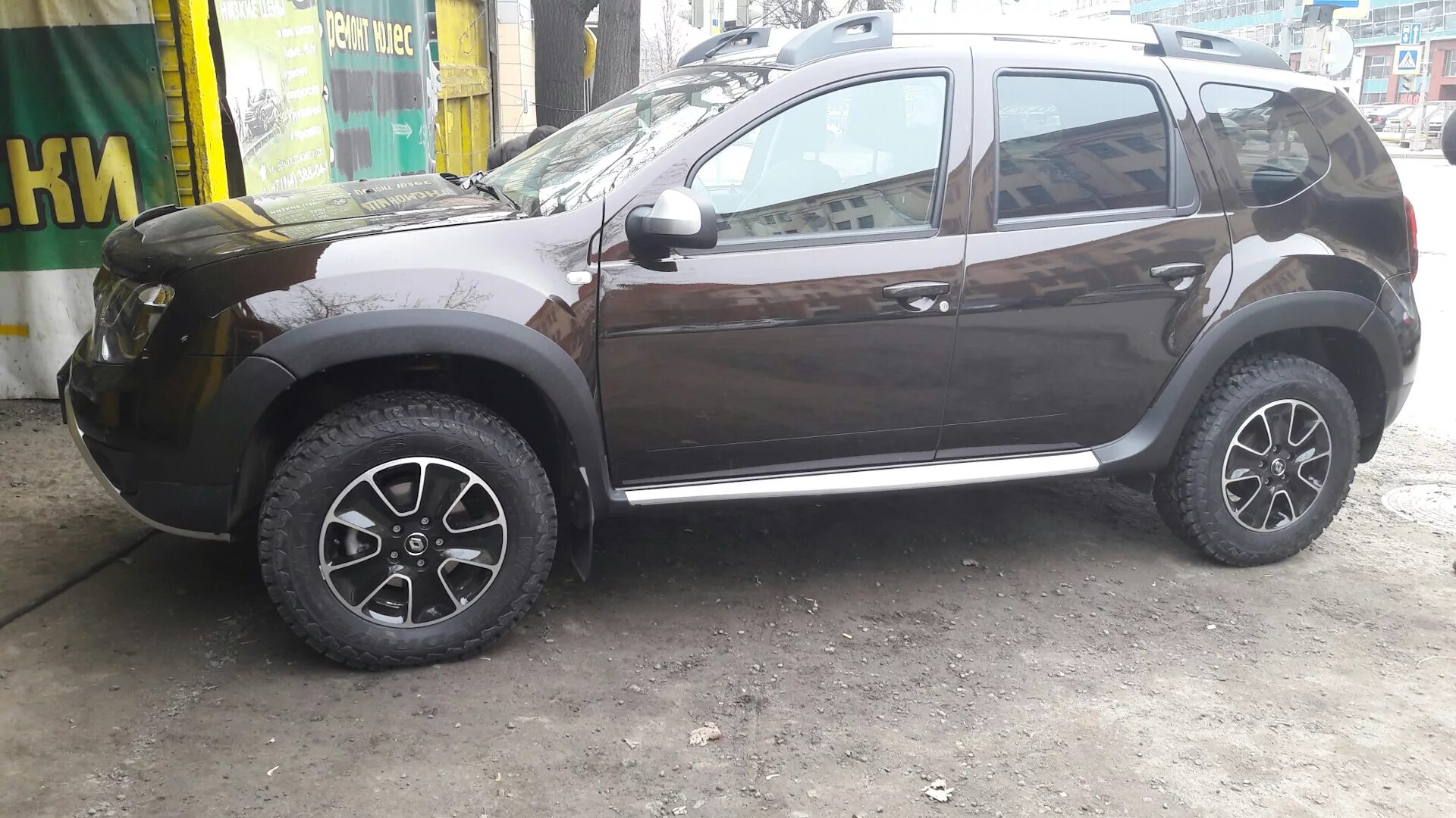 Renault Duster 215 70 r16. 215/70 R16 на Рено Дастер. Дастер 225 70 16 МТ. Шины Рено Дастер 215 70 16.