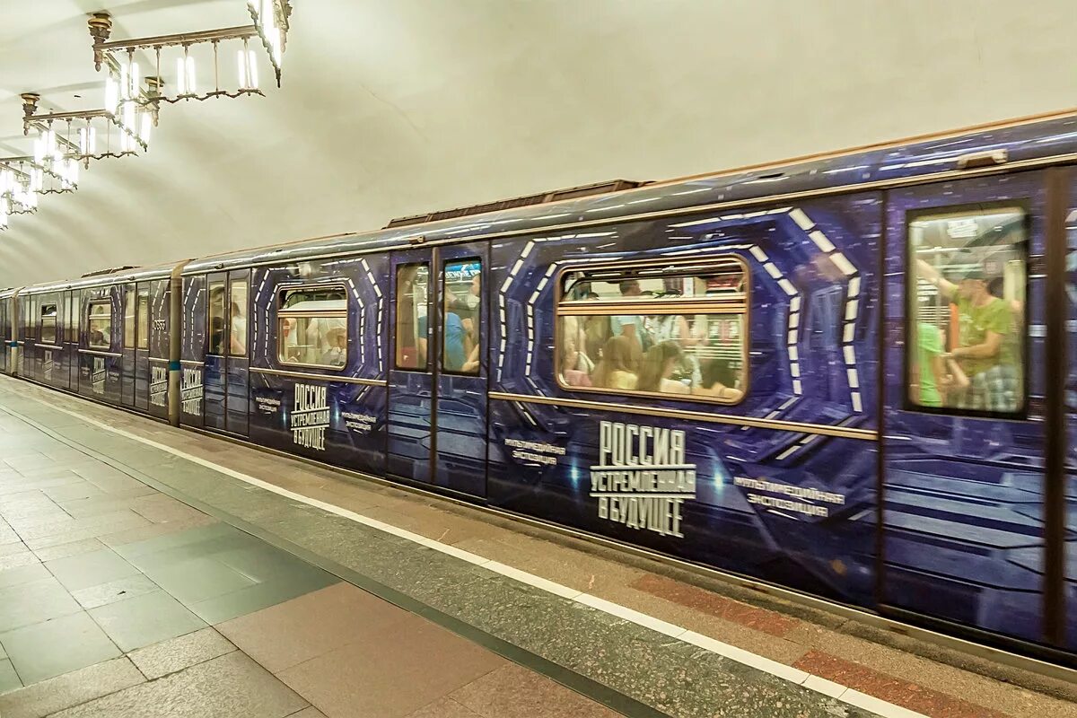 Мир метро москва. Именные поезда московского метрополитена кольцевая линия. метро москвы 2030 поезда. красивые поезда метро. самые красивые поезда метро.