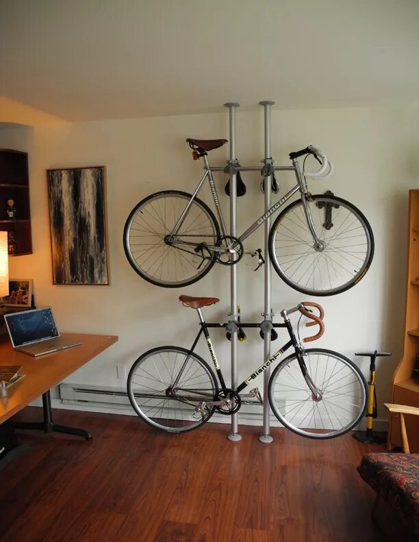 Хранение велосипедов. Велосипед на стене. Велосипед в интерьере. Велосипед на стене в интерьере.
