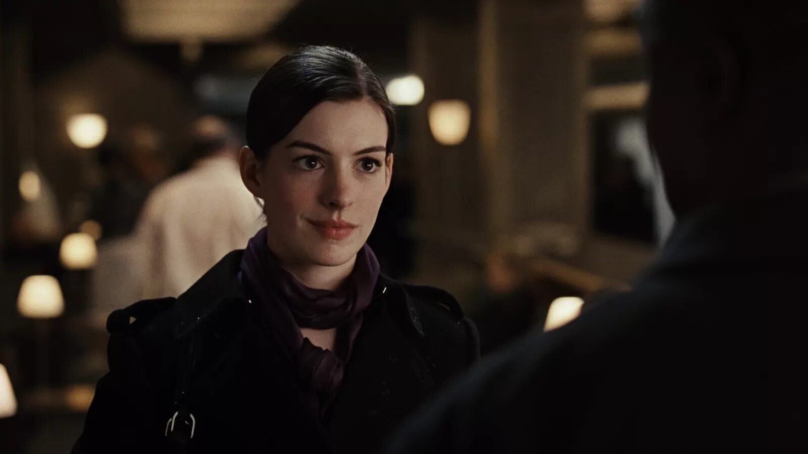 Пассажиры с энн хэтэуэй. Энн хэтэуэй стажер. Энн хэтэуэй 2008. Пассажиры фильм 2008. Энн хэтэуэй 2008.