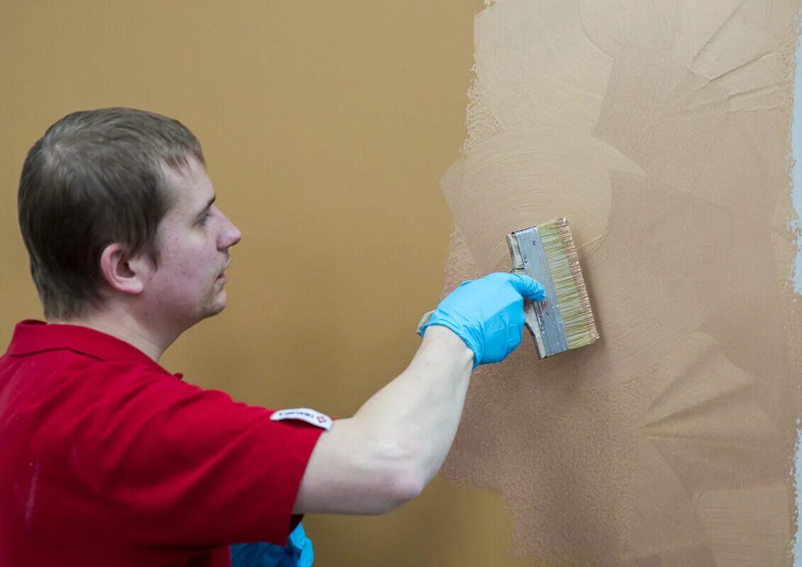 Краска на стене как выглядит. Окраска стен. Венецианская штукатурка тиккурила. Водоэмульсионная краска для стен. Антивандальное покрытие для стен.