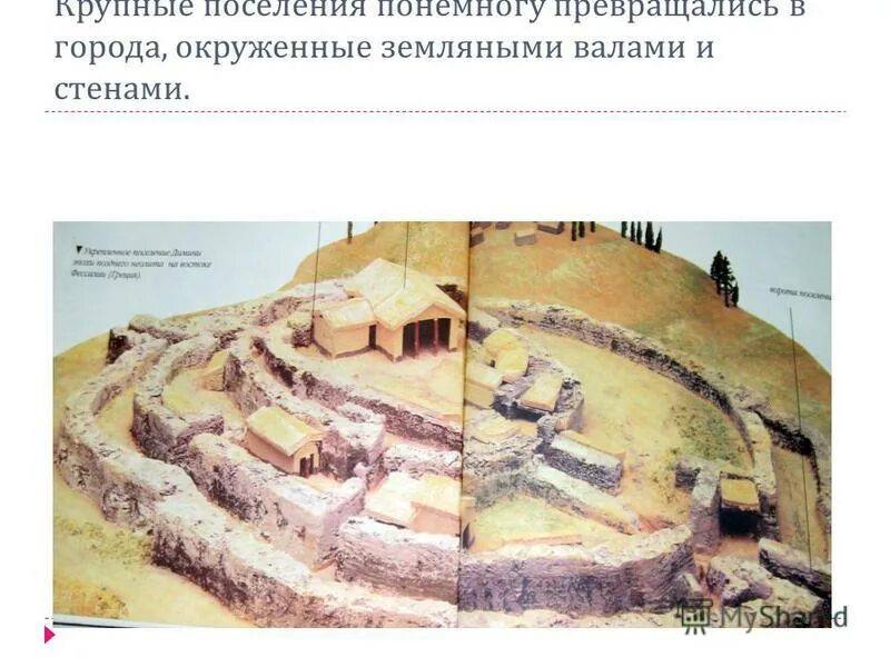 город клещин в переславле залесском. древние города окружали земляные валы. земляной вал и ров. донжон в средневековом замке. земляной вал с частоколом.