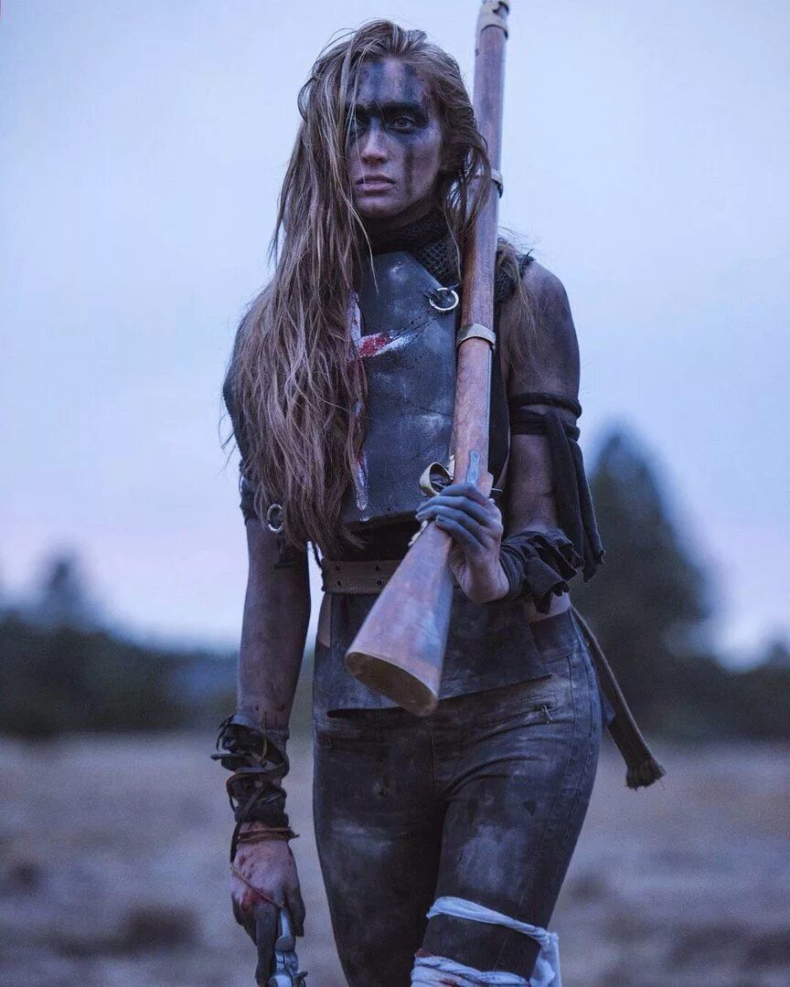 Выживший про девушку. Лулу антарикса. Постапокалипсис люди. Постапокалипсис люди. Пятая волна фильм 2016.