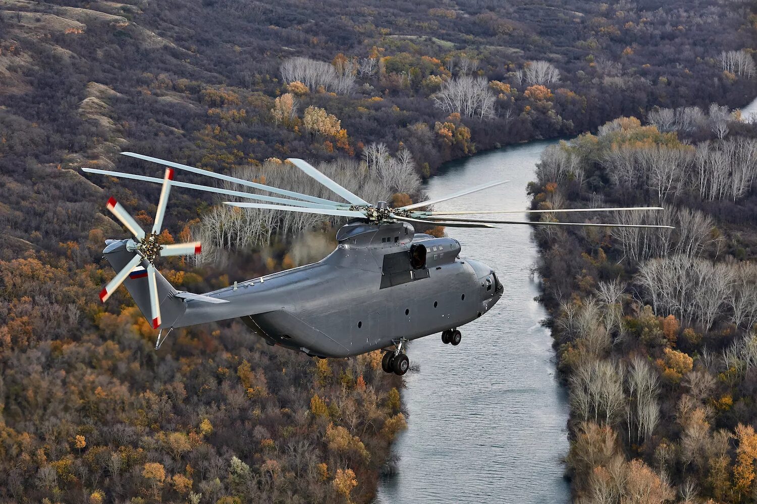 Ми-26 военно-транспортный вертолёт. Вертолёт ми-26. Ми 26. Самый большой вертолет ми 26. Вертолёт ми-26 военный.