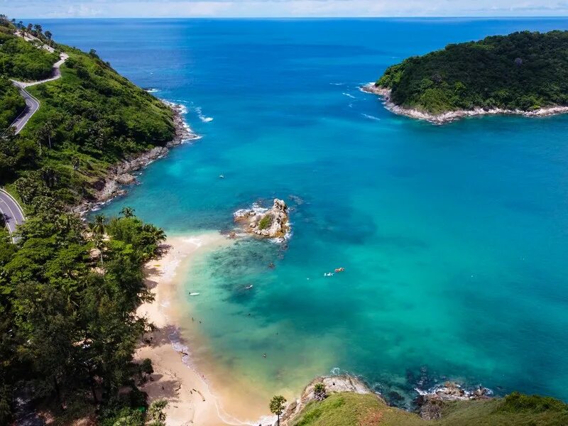 Мы остров. Пляж ao nui bay, таиланд. Андаманское море картинки с климатом. Пхукет катабич. Пхукет центр города.