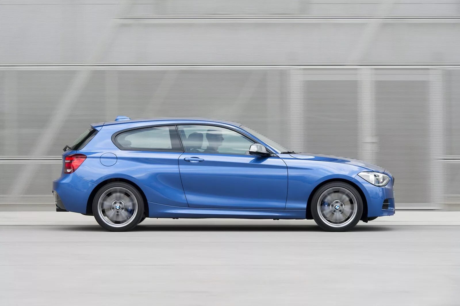 Купе BMW M6 вышло дешевле кабриолета на 500 тысяч - ДРАЙВ