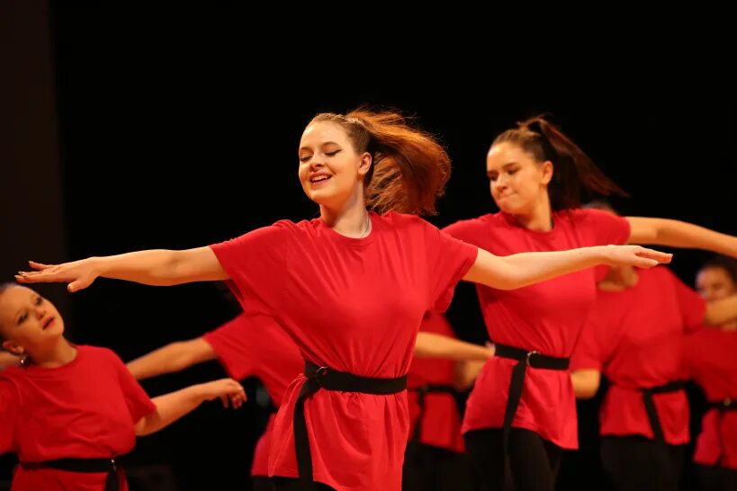 международный детский фестиваль танцев на льду. волоколамск танцы. фестиваль танца терпсихора. современны танцы обьгэс новосибирск. прошел фестиваль танца.