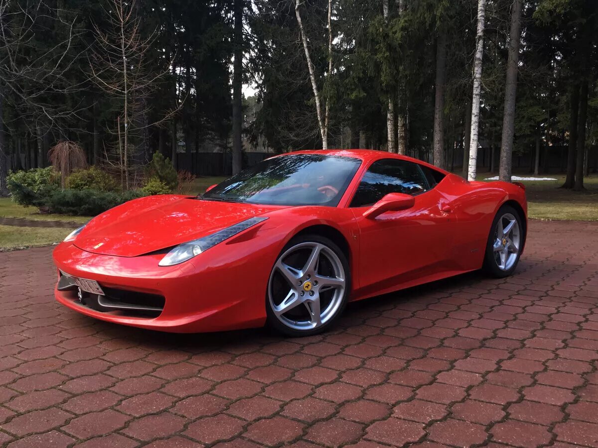 Какое авто ру. Ferrari 458 2010. Ferrari 458 Italia красная. Феррари 458 Italia 2010. Феррари 458 в Москве.