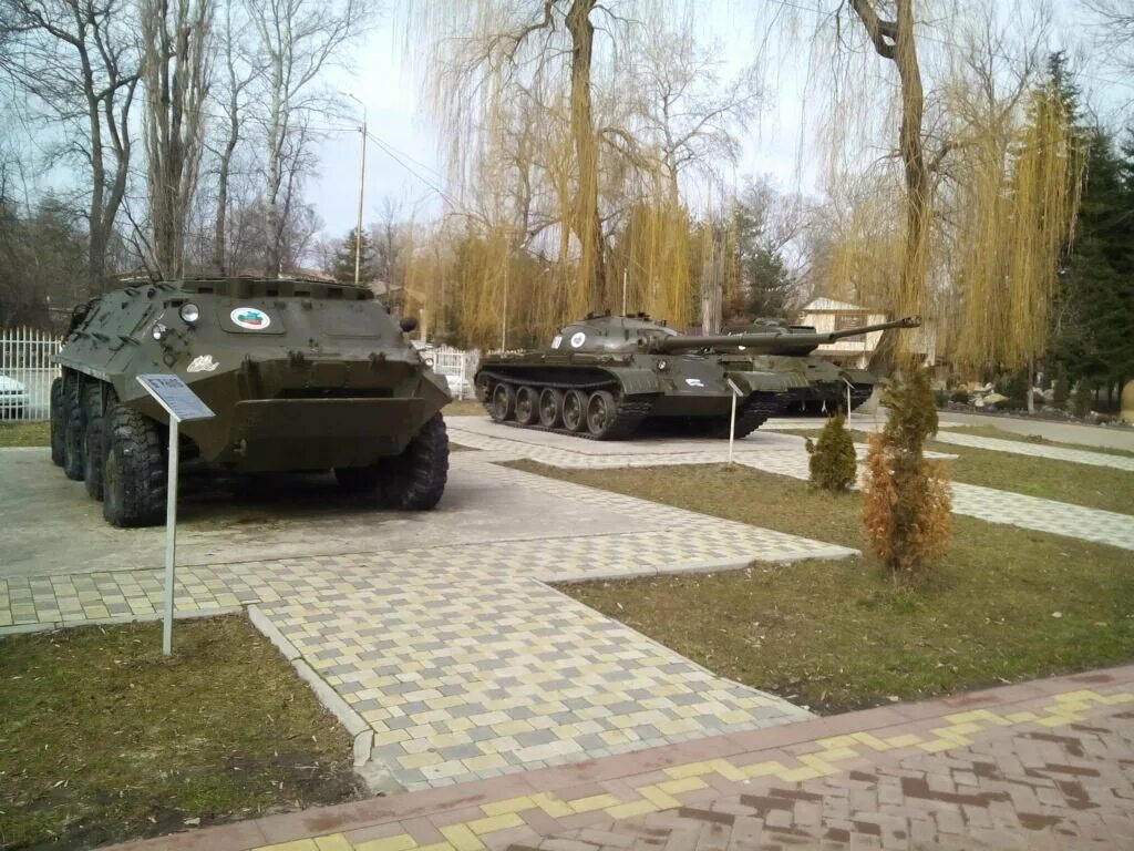 Музей черкесск. Музей военной техники Черкесск. Музей военной техники Кантемировка. Парк танков верхняя Пышма. Танки в Черкесске.