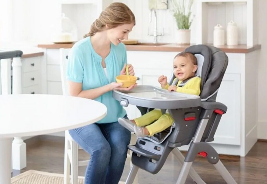 Как правильно выбрать стул. Стол для кормления ребенка. Детский стульчик для кормления. Кресло для кормления ребенка. Столики для кормления малышей.