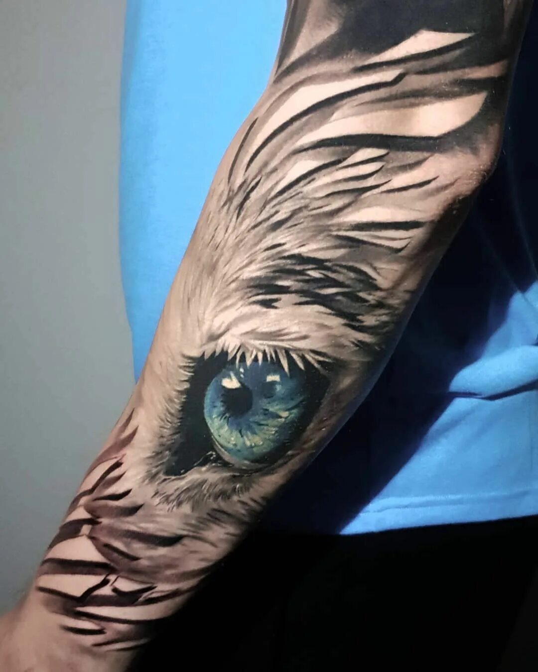 Тату глаз волка. Тату глаза волка на предплечье. Тату волчьи глаза. Тату глаза хаски. Татуировка глаза волка.