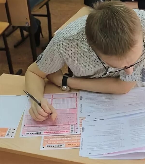 ЕГЭ глазами детей. Дети сдают ОГЭ. ОГЭ отменили 2020 12 мая. Два за ЕГЭ