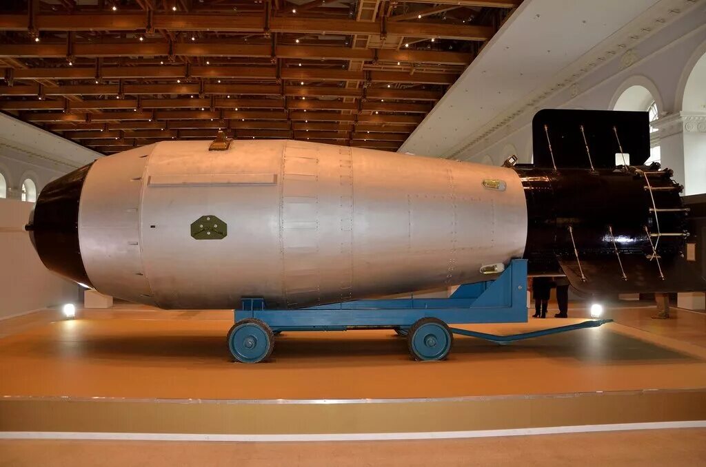 Самая мощная бомба в россии. РДС 202 царь бомба. Царь бомба 58 мегатонн. Царь-бомба (ан602) – 58 мегатонн. Ан602 царь-бомба Курчатов.