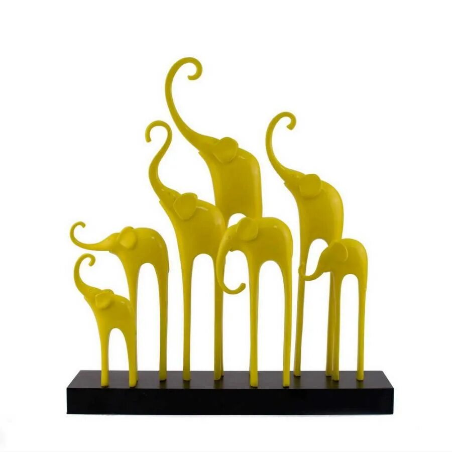 декоративные полки на стену в гостиную. желтая стильная статуэтка. декор на полки в гостиную. красивые предметы интерьера. декорированные предметы.