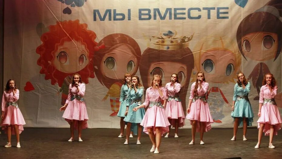 Детский вокальный ансамбль песни. Эстрадные костюмы для детей. Детский вокальный ансамбль песни. Детский вокальный ансамбль песни. Детские вокальные ансамбли москвы.