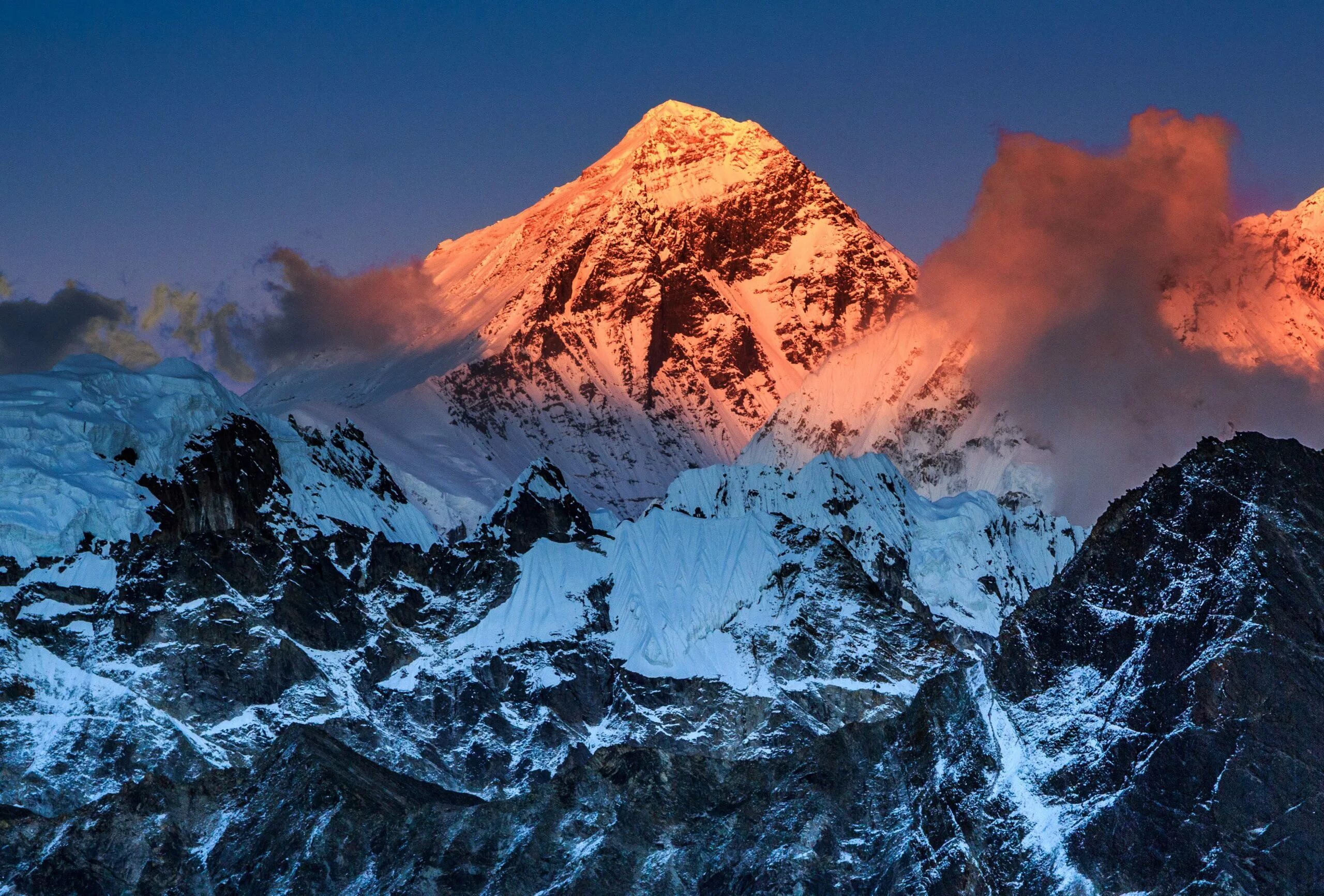 The biggest mountain in the world. Гималаи Эверест Джомолунгма. Гора Эверест (Джомолунгма). Гималаи. «Сагарматха» = Эверест = Джомолунгма). Непал Гималаи Эверест.