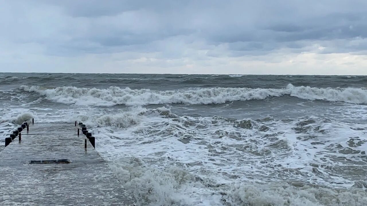 Покажи видео черное море. Море черное море. Черное море в марте фото. Темное море. Открытое море анапы.