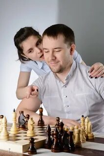 Он играл в шахматы в течении