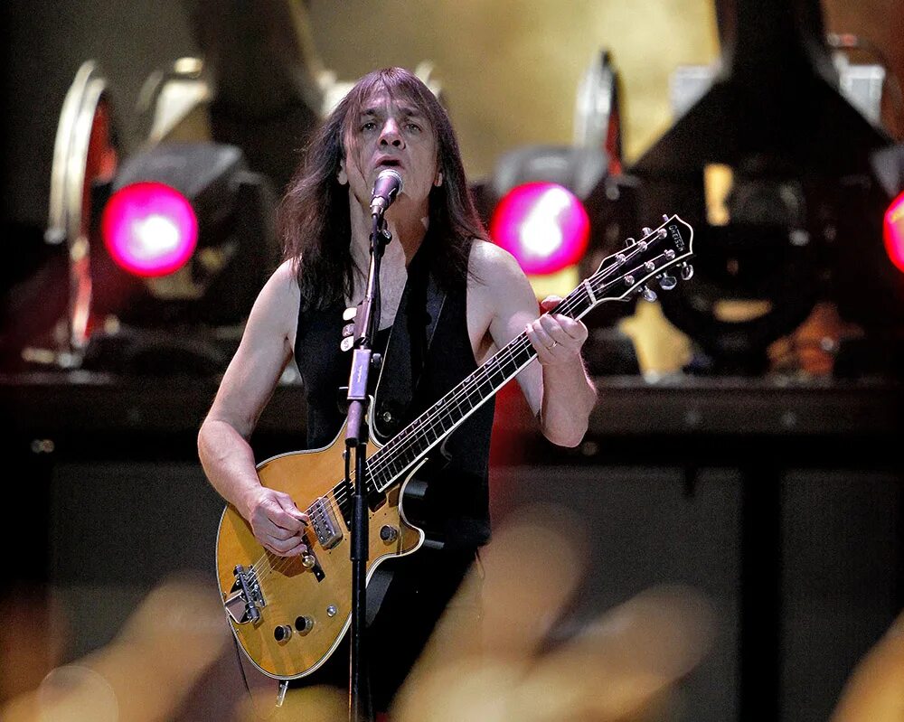 Малькольм янг. Малькольм ac dc. ac dc malcolm young. malcolm young gretsch. malcolm young гитара.