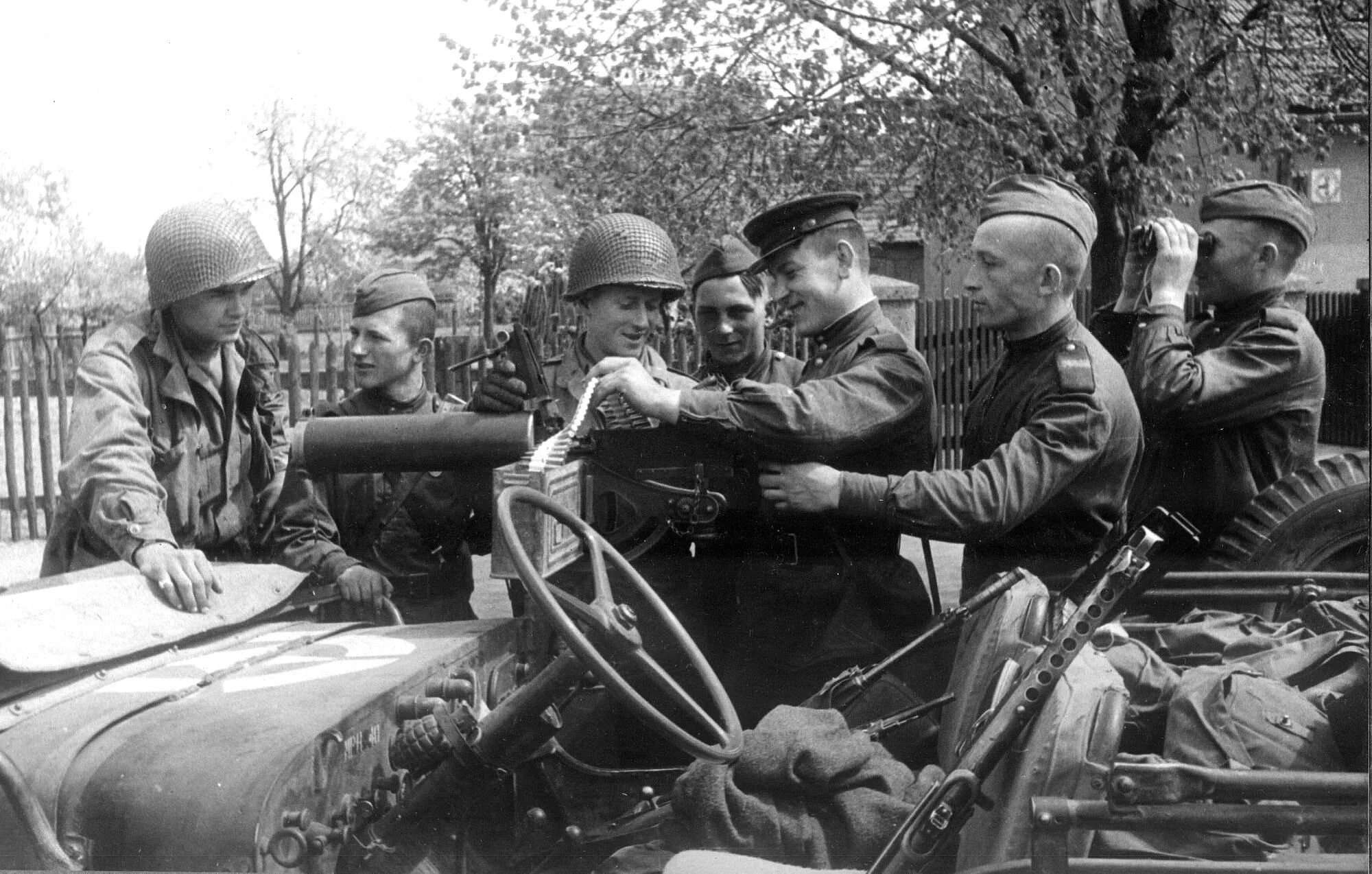 Вторая мировая 18. Советские солдаты на войне 1941-1945. Встреча на Эльбе 1945 год.