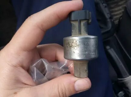 Где датчик давления кондиционера