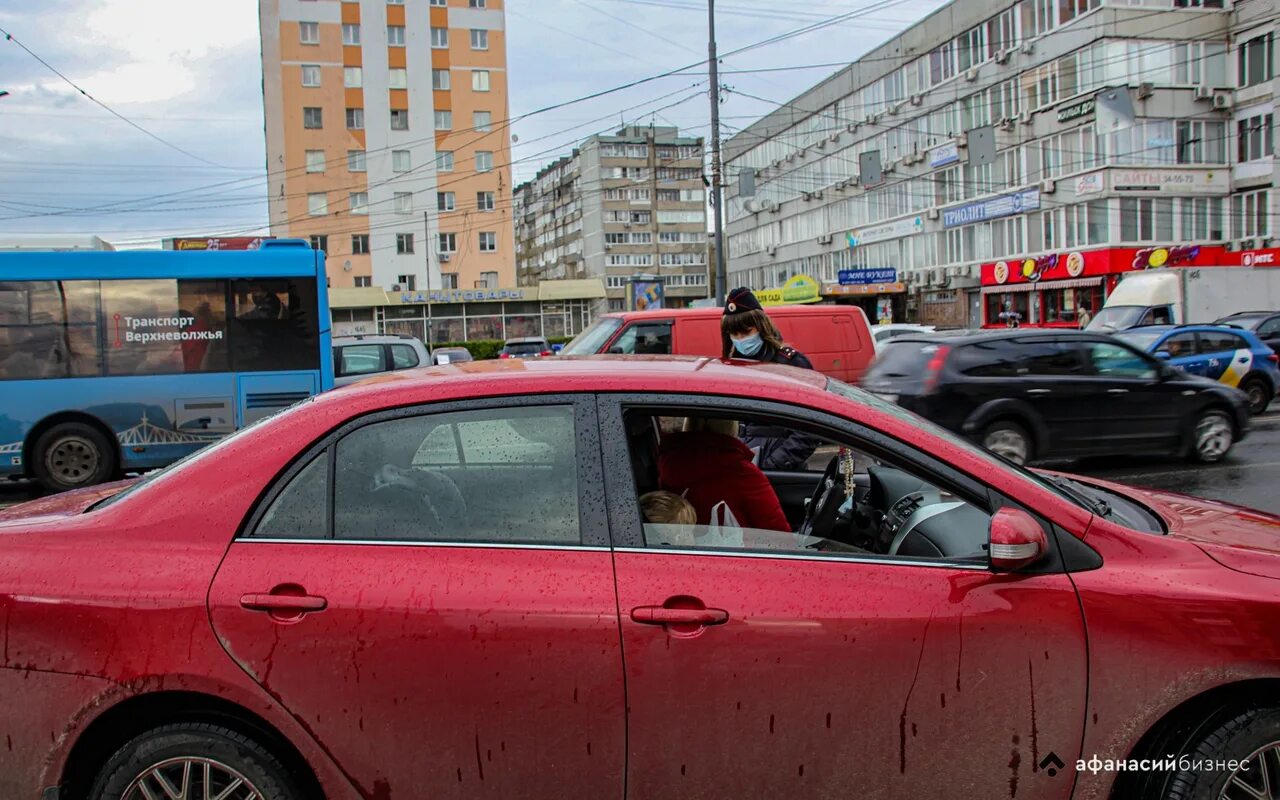 Центромед на капошвара. Остановка Капошвара в Твери. Авиабилеты Капошвара Тверь. Площадь Капошвара Тверь умный светофор. Тверь площадь Капошвара в 90е.