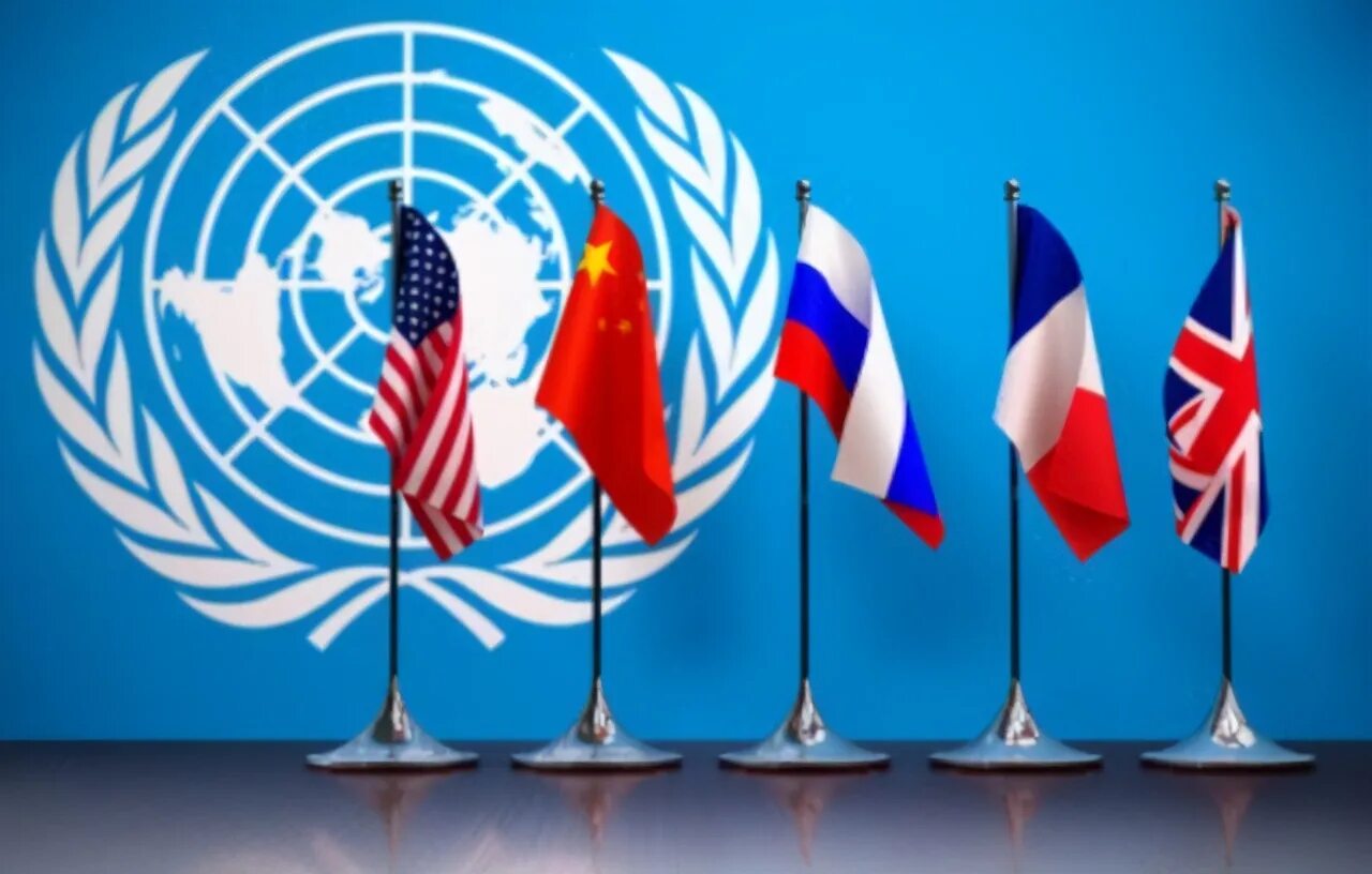Постоянные страны совета безопасности оон. Совет безопасности ООН флаг. Совбез ООН флаг. Флаги государств входящих в ООН. Флаг Объединенных наций России.
