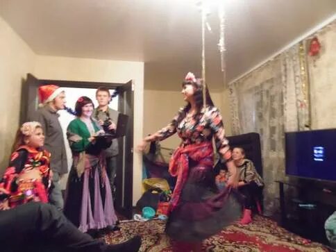 цыганские песни слова песни. ехали цыгане хуй догонишь. песня ехали цыгане не догонишь и пели. цыгане едут текст. цыгане.