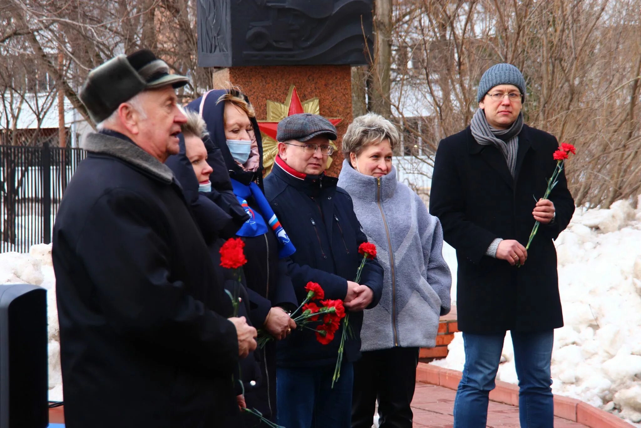 Памятная акция крокус. Одежда на митинге по мемориальной доски. Памятник Пушкину митинг. 28 Мая 2022 митинг у мемориала в Новопеределкино. 23 Февраля митинг в Нижегородском районе.