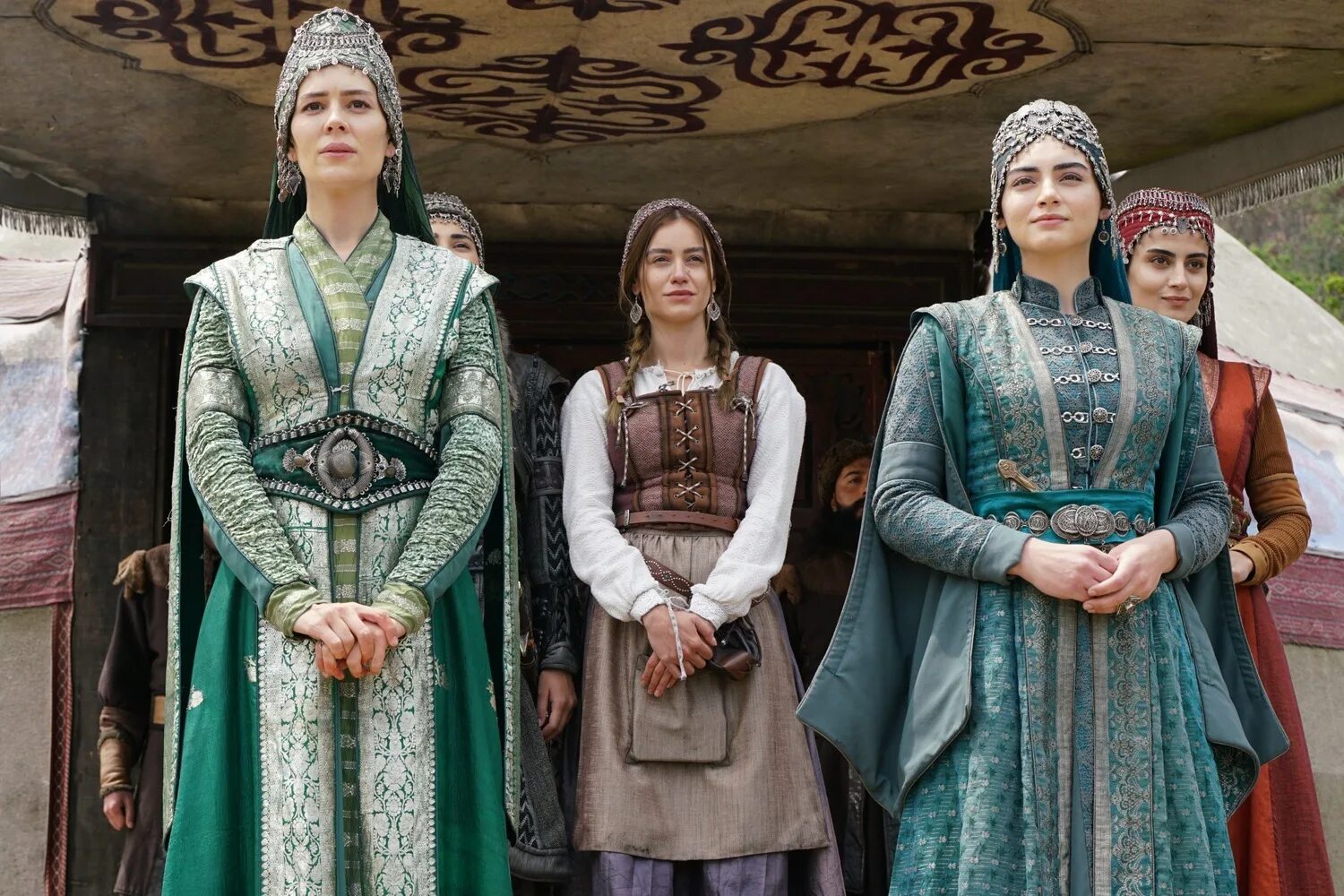 Основание турции. Основание осман турецкий сериал малхун. основание: осман сериал бала хатун. малхун хатун. осман и малхун в сериале.