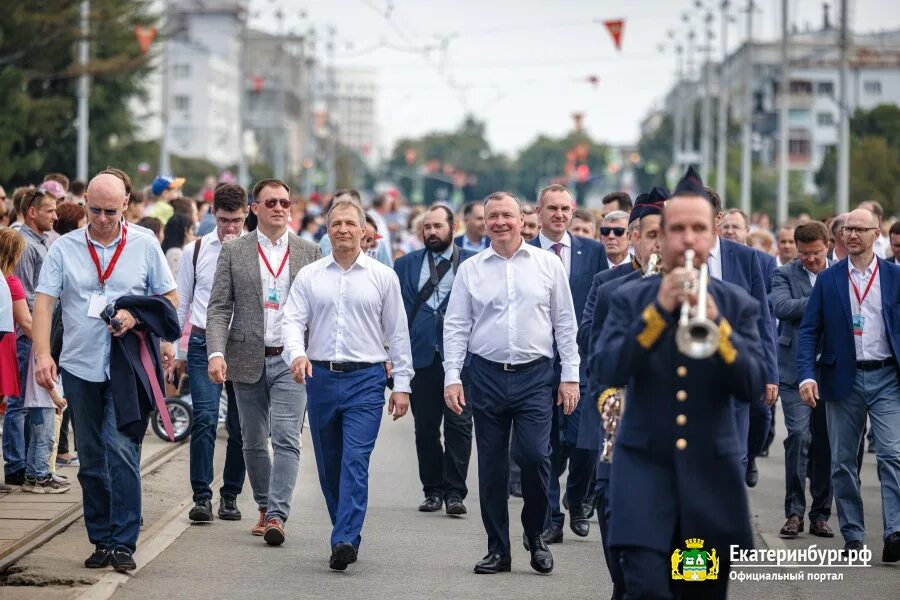 Церемония возложения цветов. День города Екатеринбург. Екатеринбург день города 2004. 9 Мая Екатеринбург. Свердловский 9 мая