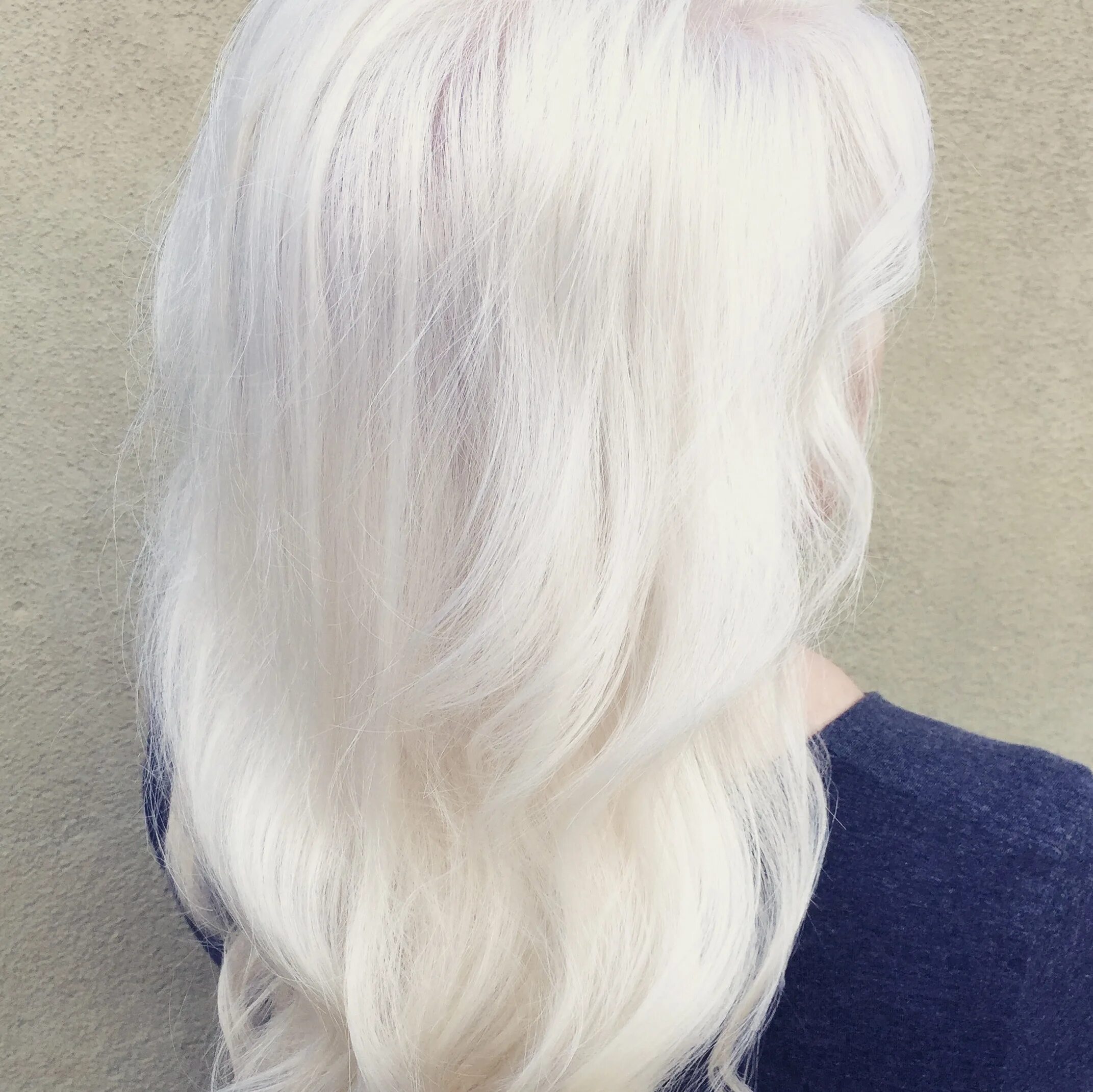 Белый цвет волос. Чистый блонд. Белоснежный блонд. Чисто белый цвет волос.