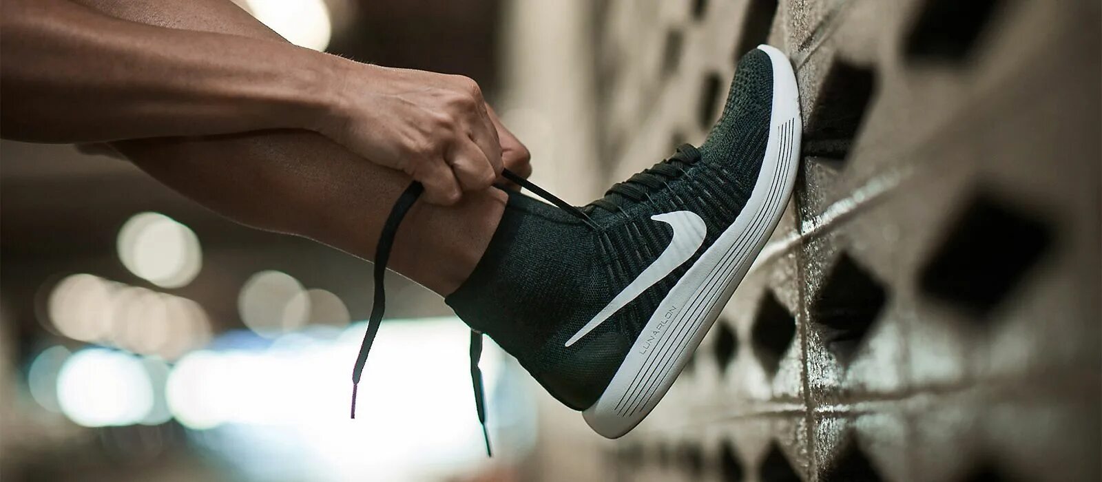 Nike sb dunk city market. Nike renew ispa. Лопнул баллон air max 270. Скрипты кроссовки. Заломы на подошве кроссовок.