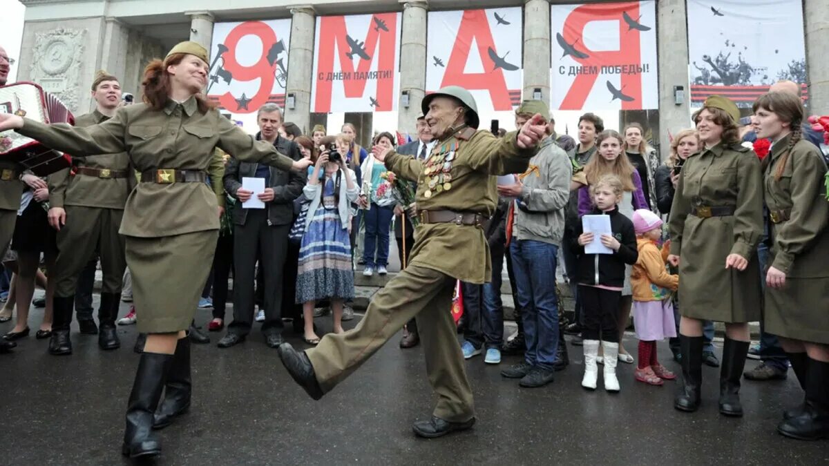 8 9 мая москва. С праздником днем Победы. Празднование дня Победы. День Победы фото. Празднование праздника 9 мая.