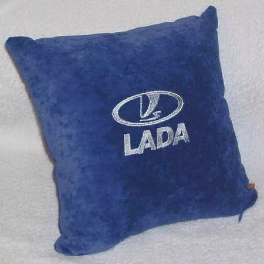 Подушки киа купить. Киа СИД подушка. Декоративные подушки для автомобиля. Автомобильные подушки надписи.