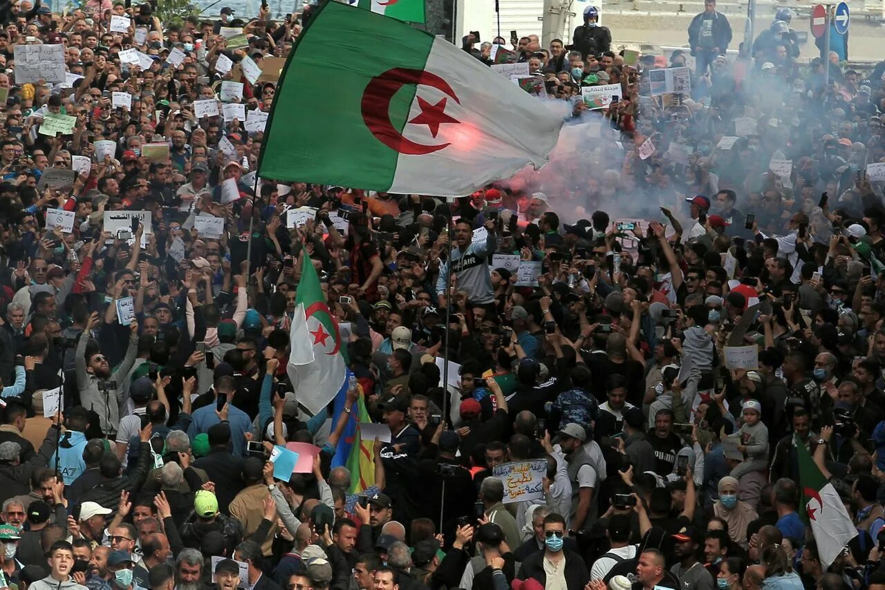 Протесты в Алжире 2019. Революция в Алжире 2011. Митинги в Алжире. Радикальный исламизм это