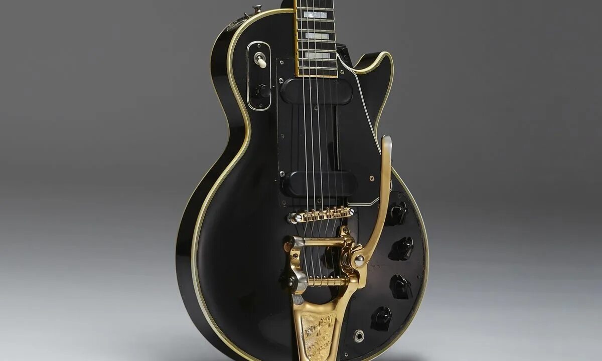 Gibson les paul custom bigsby. Gibson les paul custom. Gibson les paul custom black. Gibson les paul custom black. Gibson les paul custom black.