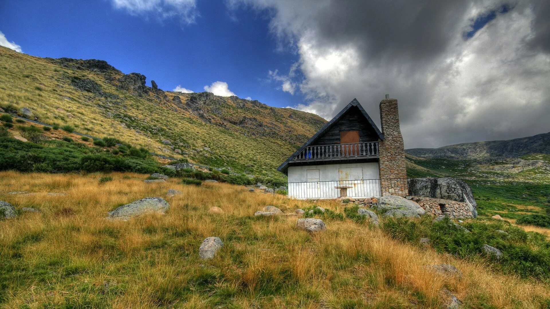 Hills village. Скандинавия Шотландия. Домик у подножья горы Норвегия. Майн Рид-уединенное жилище. Даниэль Шиндлер Архитектор проекты в Швейцарии.