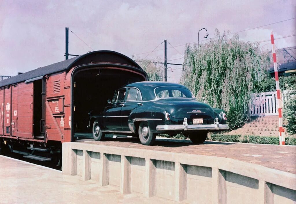 Load car. Sleeper автомобиль. Двухэтажный трейлер 1956. Sleeping car Railway. Chipin around 1960.