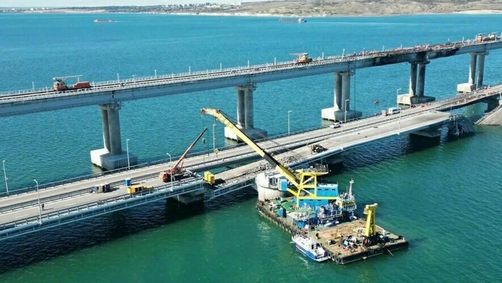 Крымский мост сейчас работает в настоящее время. Мост через керченский пролив. керченский мост 2025. подрыв крымского моста 2025. крымский мост автодорожный.